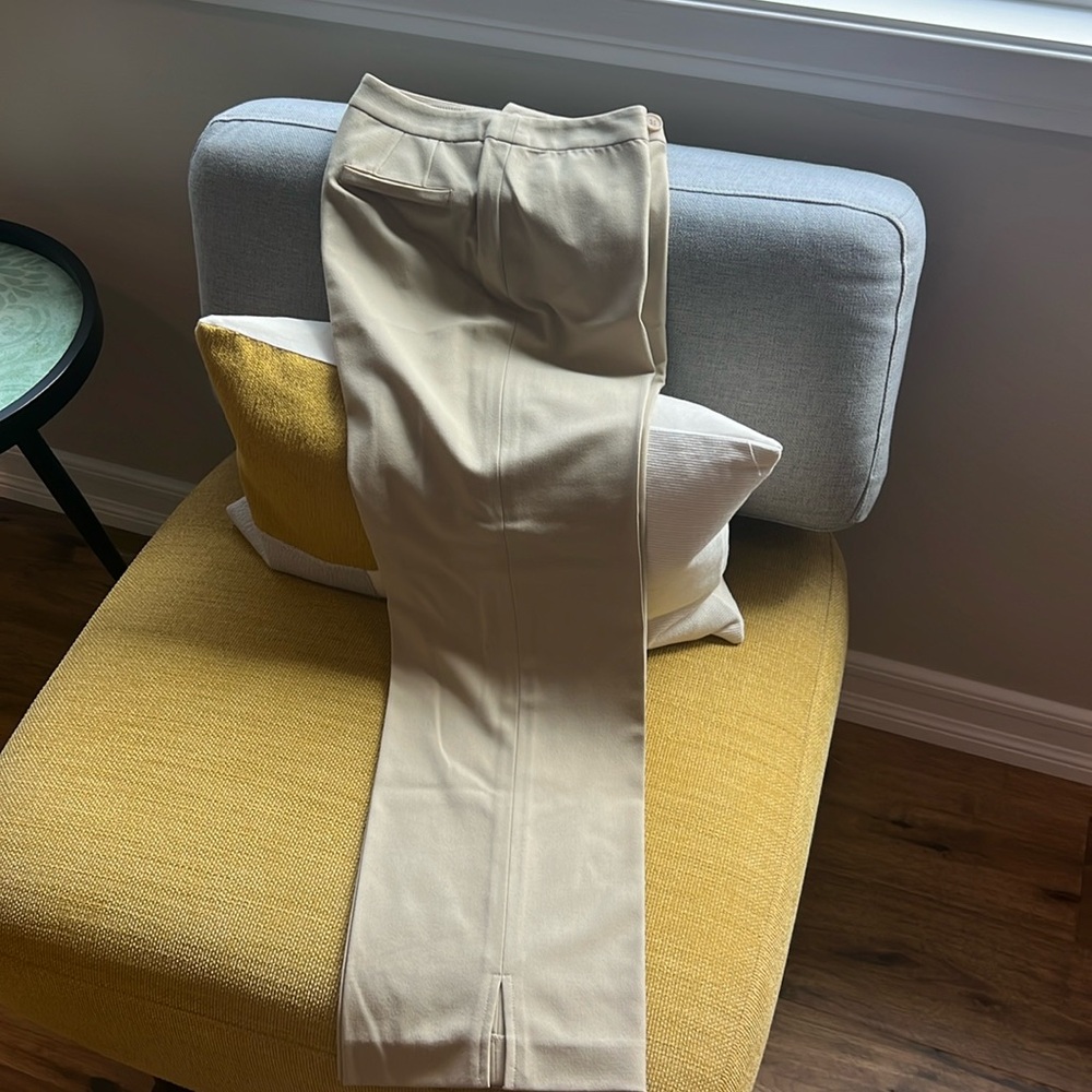 And Taylor loft stretch size 2 Capri